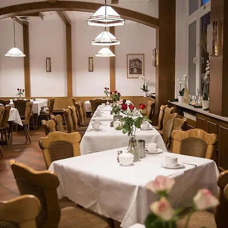 ホテル Central-hotel トルガウ